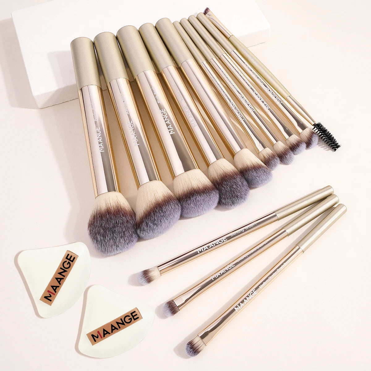 MAANGE Make-up Pinselset 13pcs inkl. 2 Schwämme
