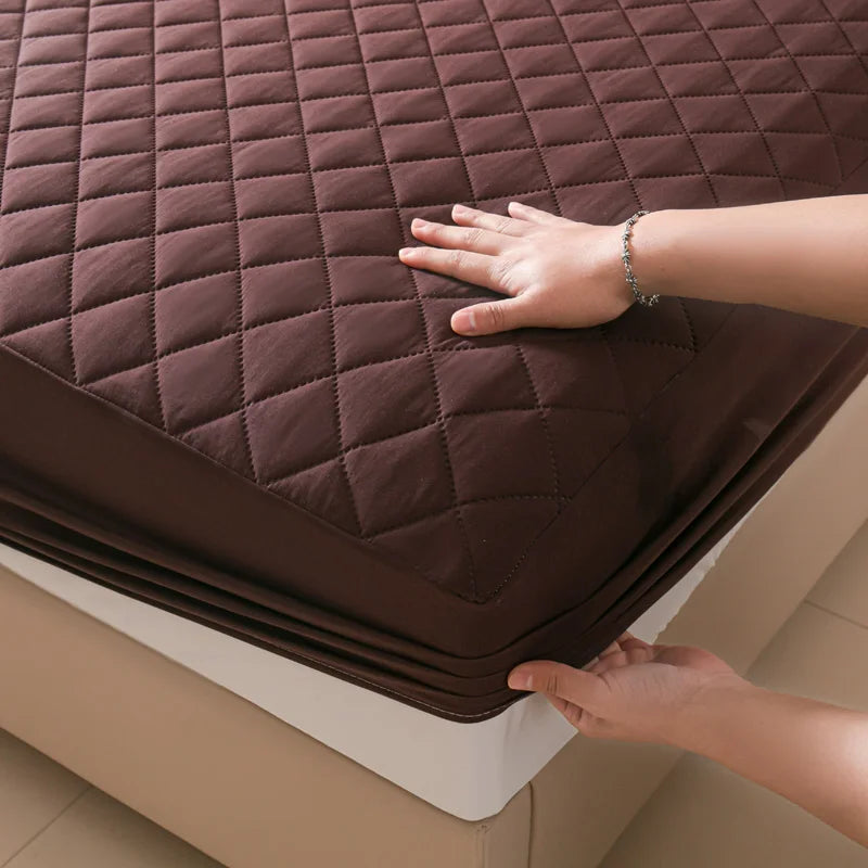 Wasserdichter Matratzenschutz mit Spannform